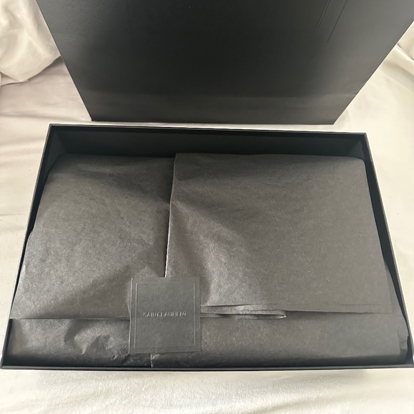 Like New! YSL Sunset Medium in Smooth Leather - Picture 4 of 8